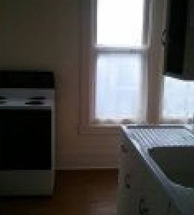 4th image of 98 1st Ave