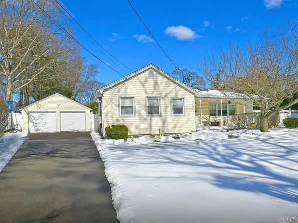7 Gerber Street, Dix Hills, NY 11746
