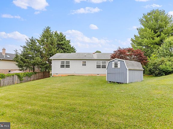 5th image of 19 Wakeland Ct