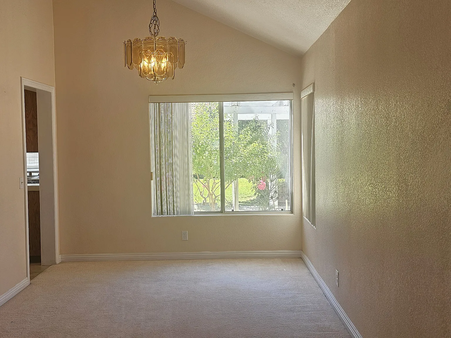 4 bed, 2.5 bath, 2082 sqft, $2,995 — Photo 4