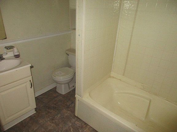 5th image of 515 N Main St