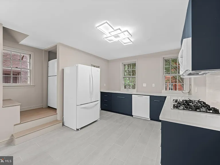 1525 35th St NW — Photo 10