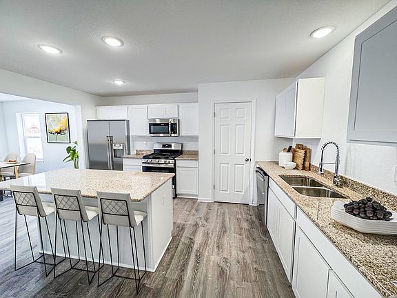 Kitchen-No island in this unit