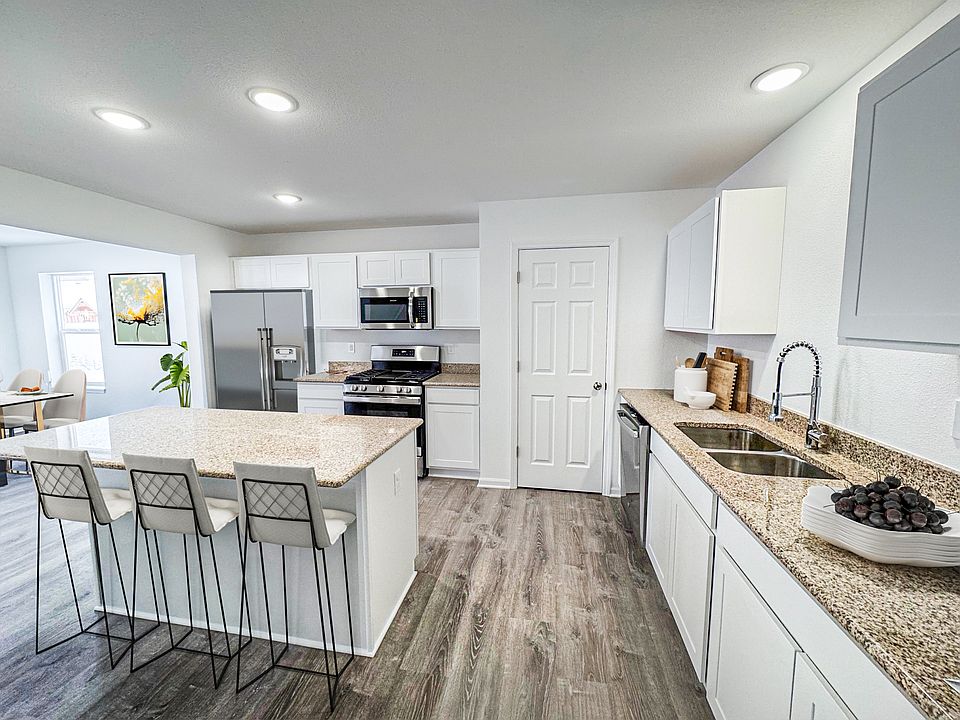 Kitchen-No island in this unit