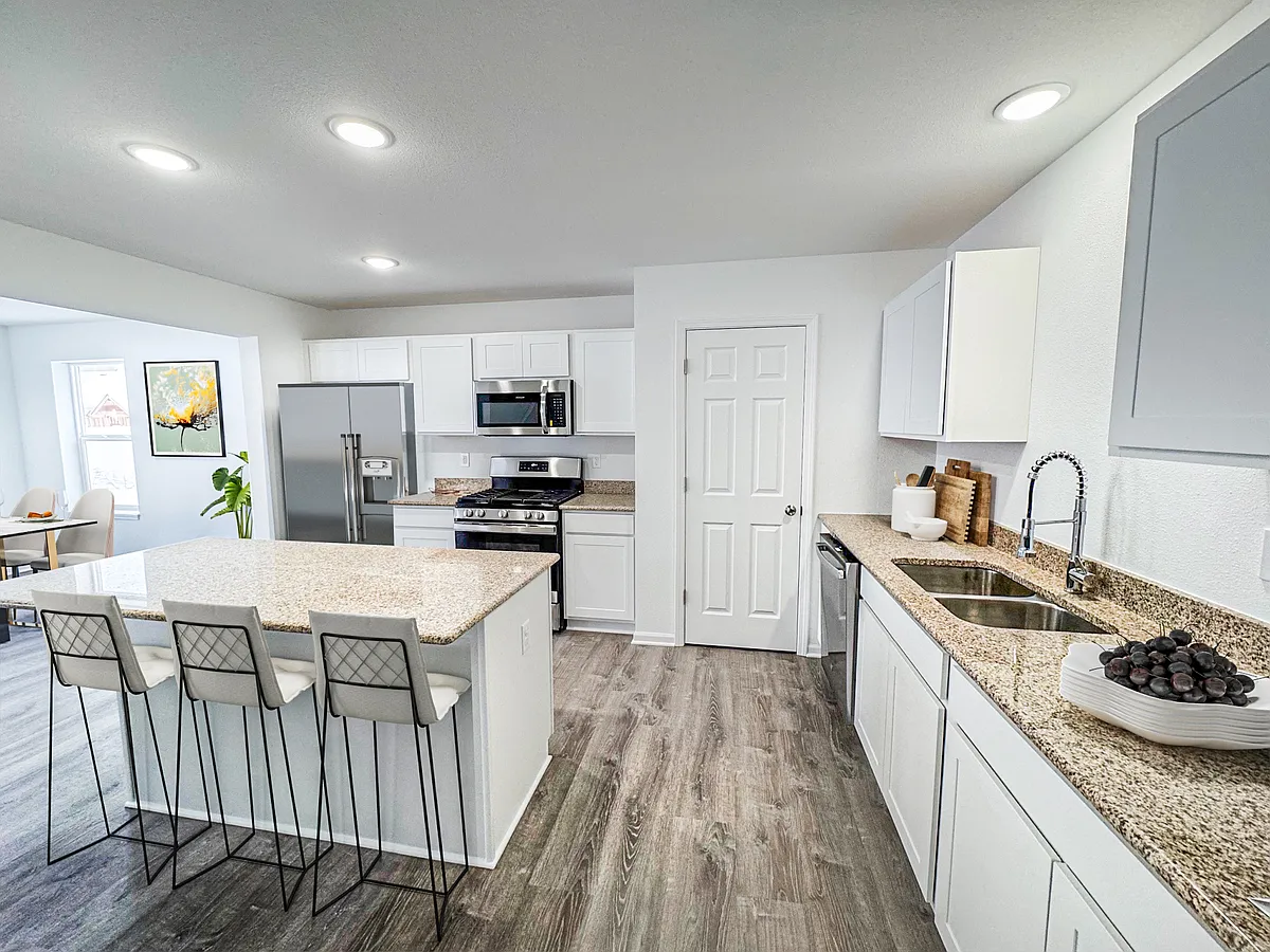 Kitchen - 261 Albert Cir
