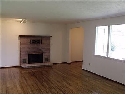 3rd image of 3735 Lee Dr NE