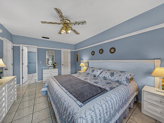 4th image of 221 SE 9th Avenue #203