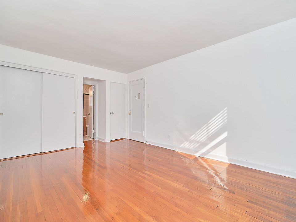 2nd image of 402 W 45th St APT 5B