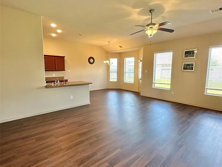 5202 Lilac Hollow Ln — Photo 3