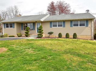 107 W Millstream Rd, Cream Ridge, NJ 08514
