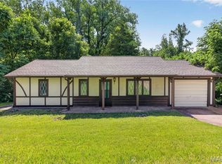 12 Edgewood Ln, Belleville, IL 62223