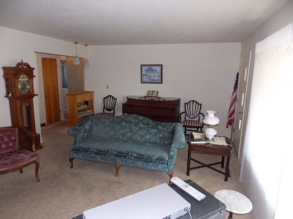 4th image of 664 Holley St