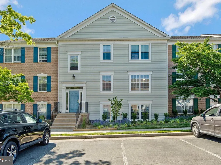 121 Fort Evans Rd SE #D — Photo 3