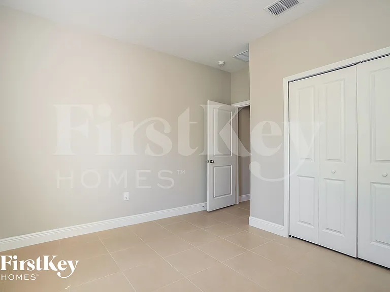 568 Hummingbird Ct — Photo 11