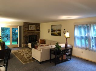 334 Riverview Dr, Delafield, WI 53018