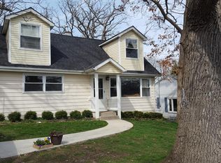 308 Bayshore Dr, Lake Bluff, IL 60044