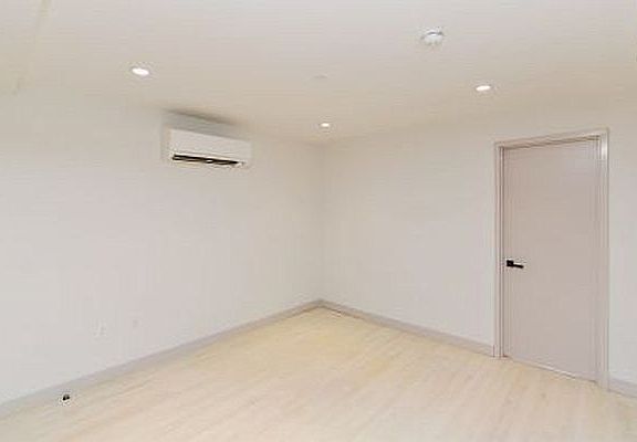 4th image of 152 2nd Ave Penthouse G