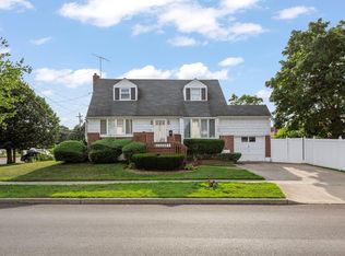 3124 Nassau Rd, Oceanside, NY 11572