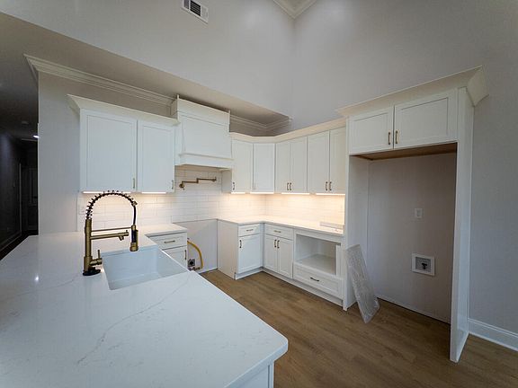 5th image of 1309A Jones St