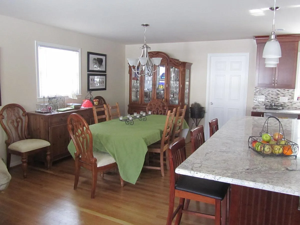 5 bed, 3100 sqft, $4,550 — Photo 3