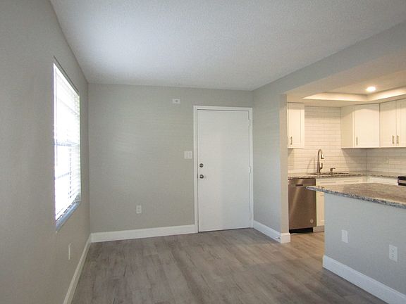 4th image of 304 Parkside Dr