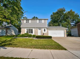 5165 Oakview Dr, Swartz Creek, MI 48473