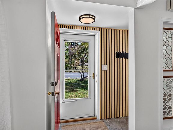 5th image of 325 N Kendall Ave