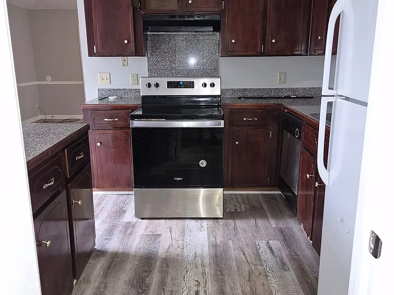 242 Garden Cir — Photo 7