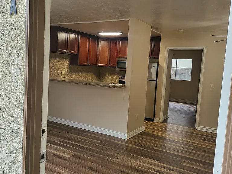 580 Graves Ave — Photo 4