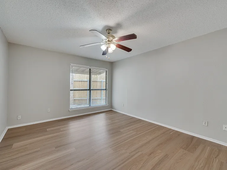 2811 Capella Cir — Photo 5