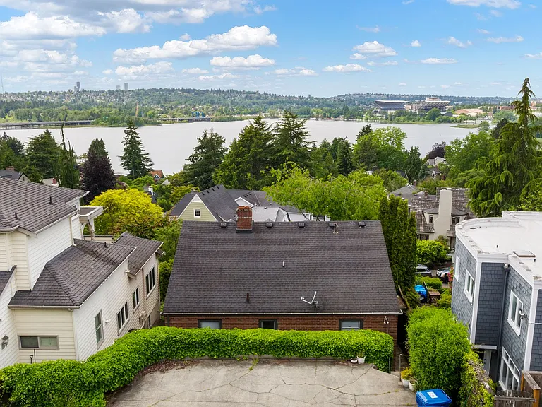 3814 46th Ave NE — Photo 30
