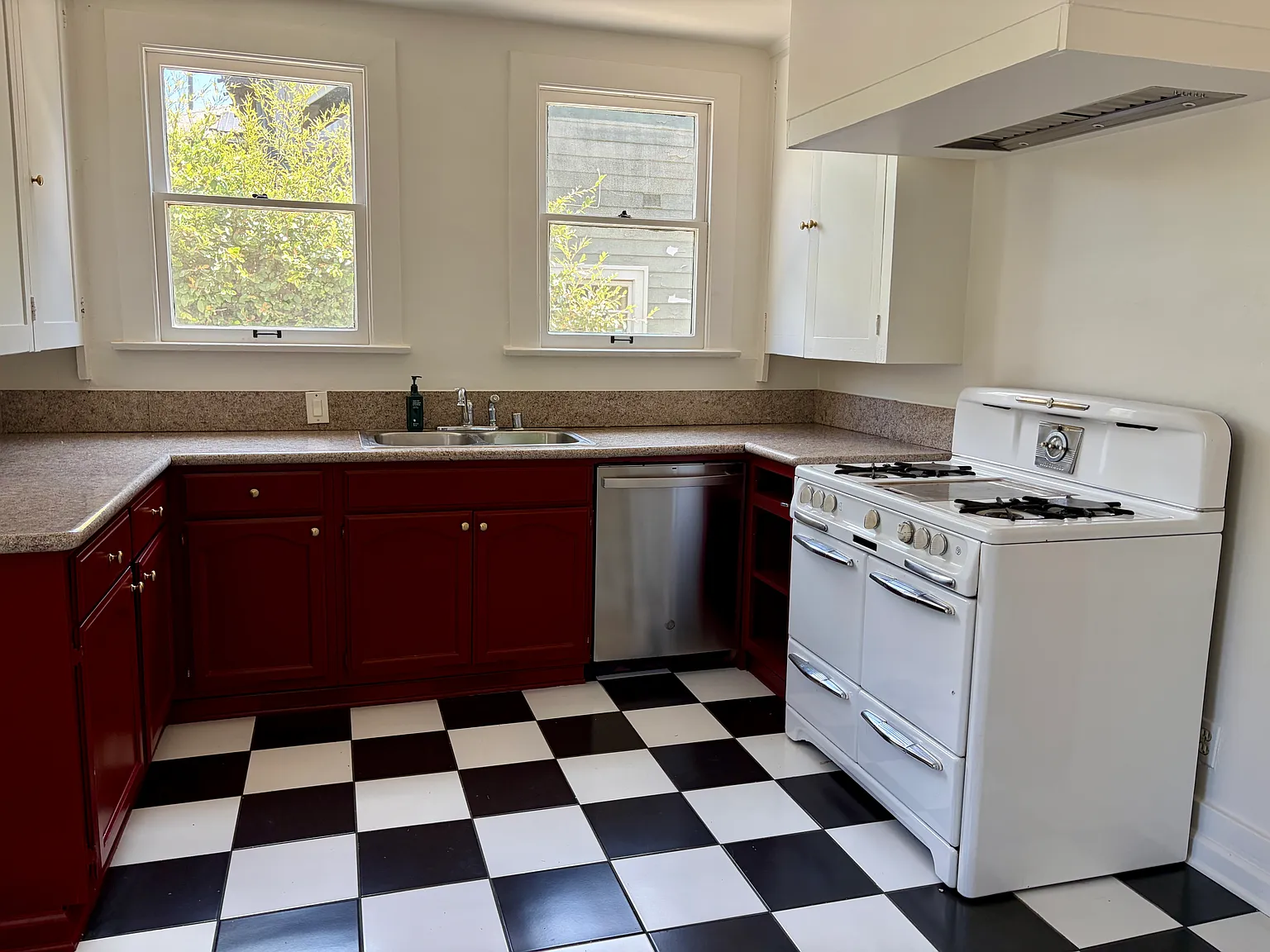 2 bed, 1.5 bath, 1330 sqft, $3,100 — Photo 4