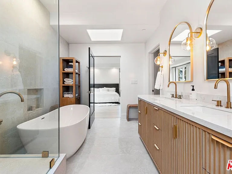 1182 Wellesley Ave #401 — Photo 38
