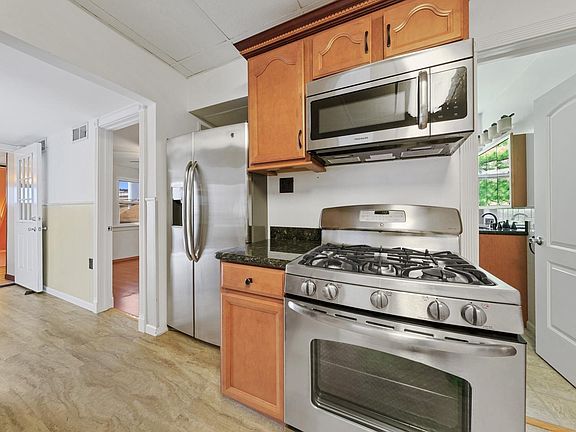 4th image of 1361 W Grand Ave #2