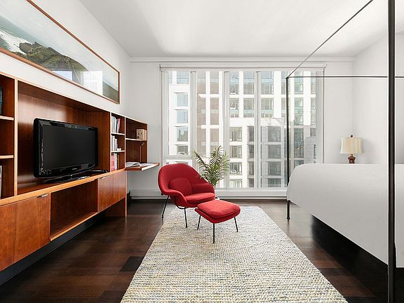 4th image of 151 E 85th St APT 14F