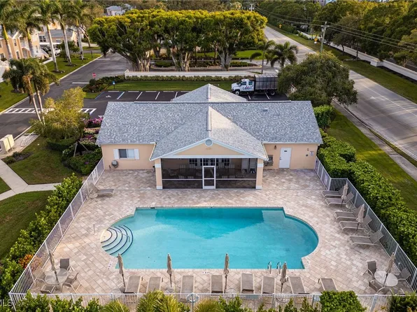 774 Wiggins Lake Dr APT 204, Naples, FL 34110