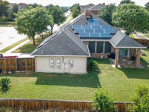 3rd image of 320 Oleander Dr