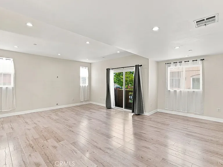 15340 Lassen St — Photo 3