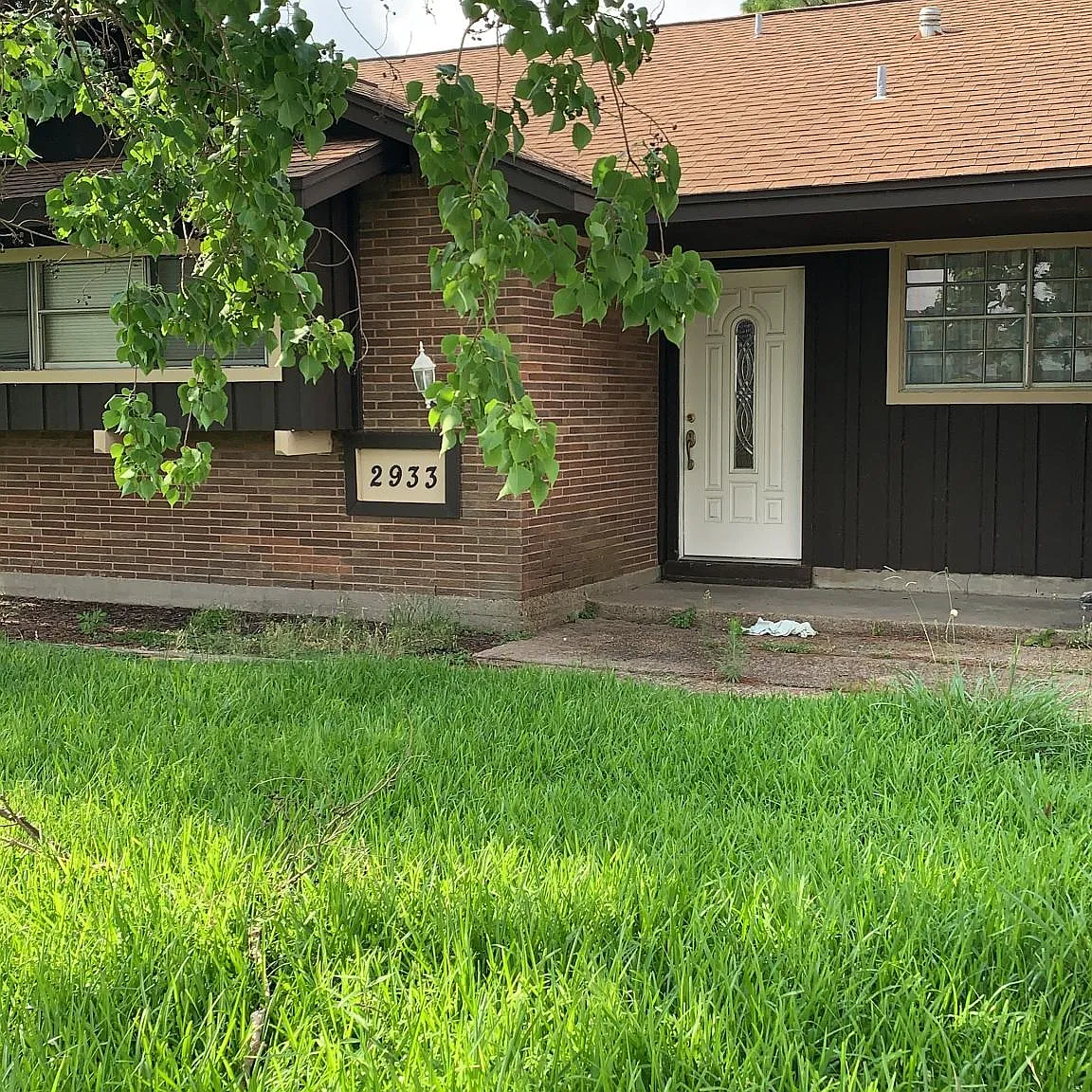 2933 Kingston Dr — Photo 1