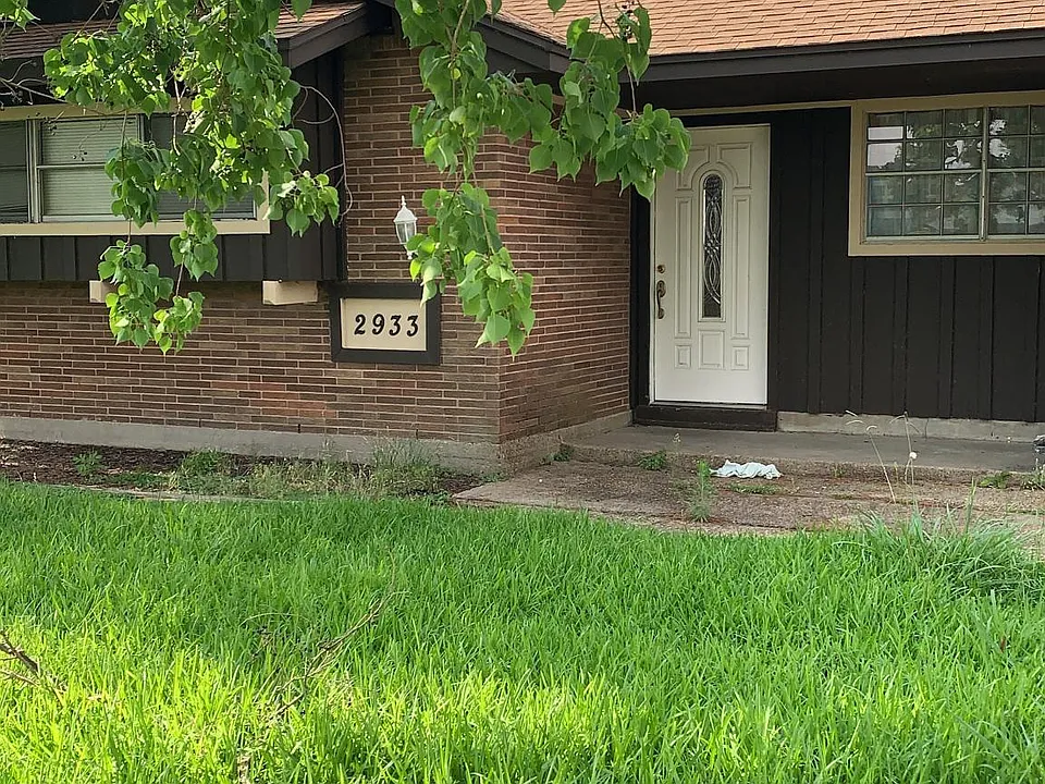 2933 Kingston Dr