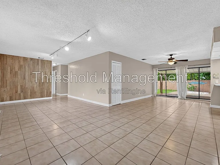 19632 NE 12th Pl — Photo 48