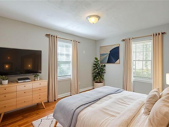 4th image of 1328 Lockhaven Cir SW