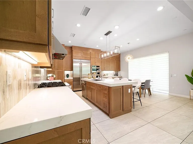 438 Sycamore Dr — Photo 8