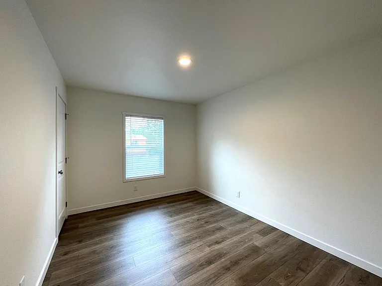 609 Mildred St — Photo 30