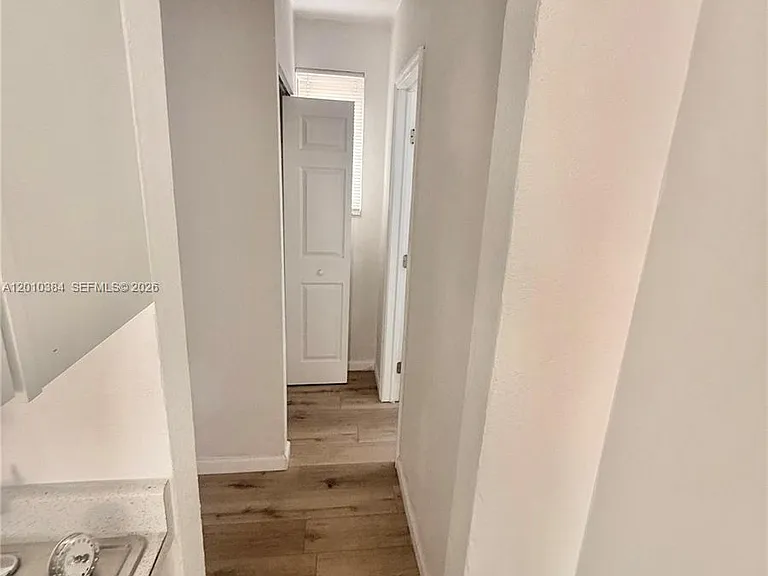 1903 Thomas St #6 — Photo 2