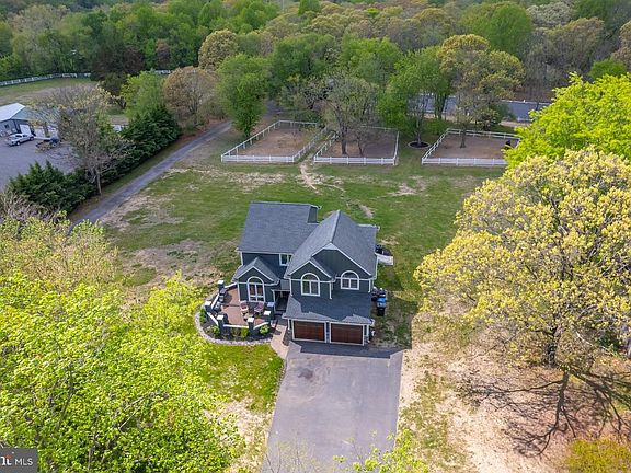 2nd image of 140 Colony Pl