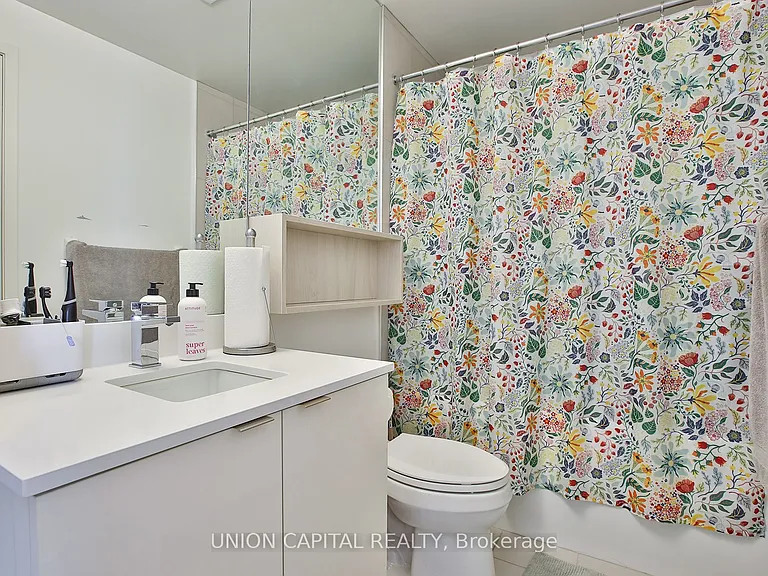70 Princess St #1806E — Photo 10