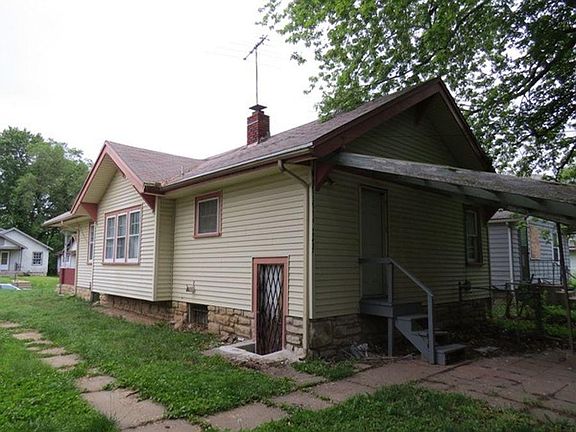 2nd image of 1832 E 68th St