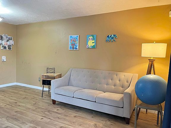 1st floor - living room
