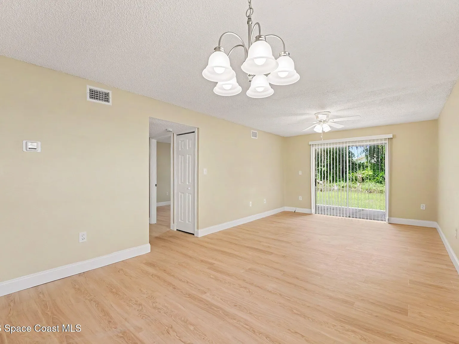 2 bed, 1.0 bath, 450 sqft, $1,400 — Photo 3